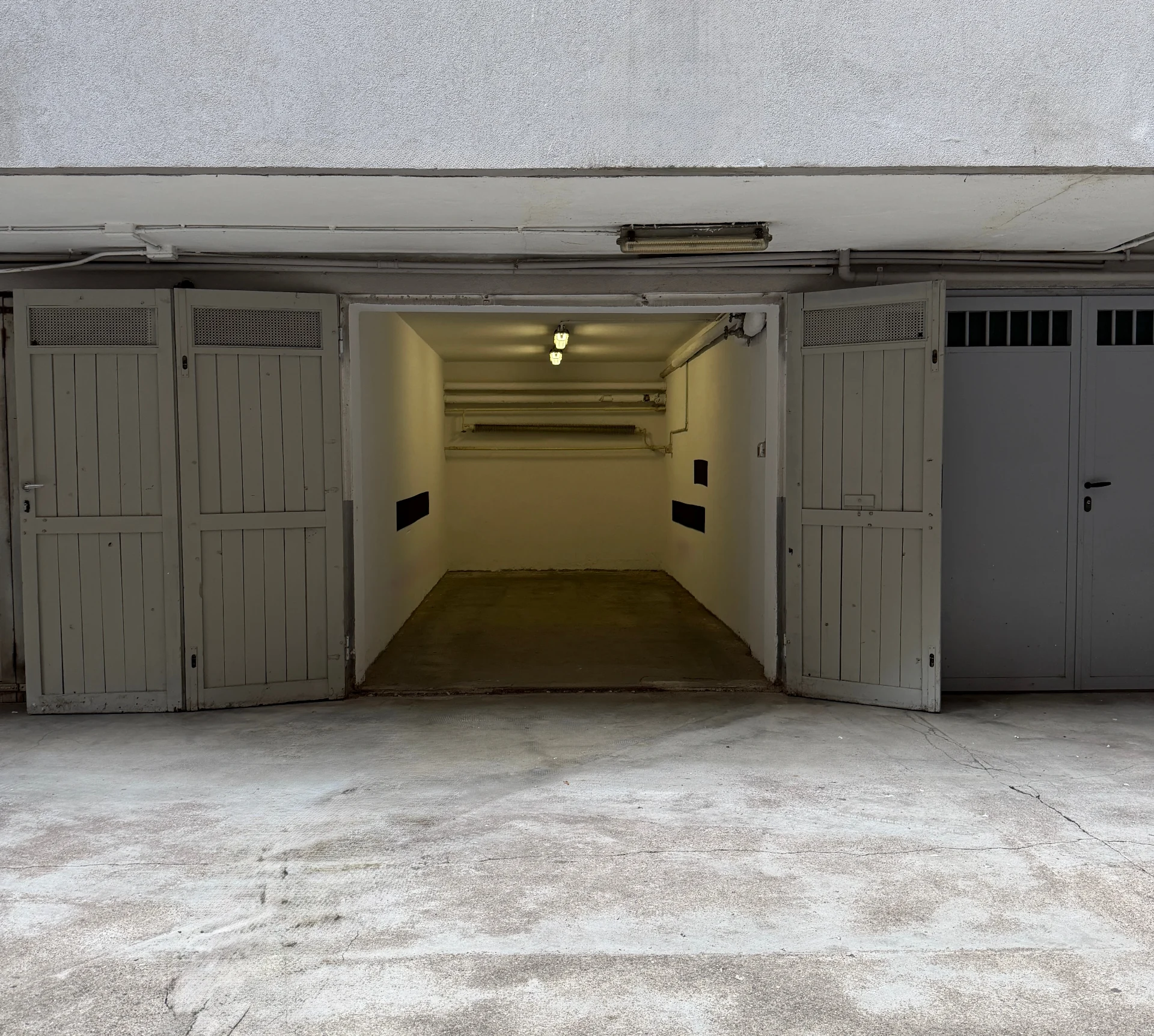 Ingresso del garage privato aperto